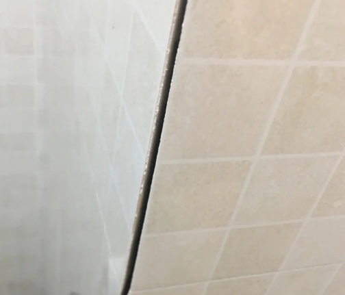 宝坻瓷砖空鼓维修公司分享阳台瓷砖脱落的修复过程可以分为以下几个步骤
