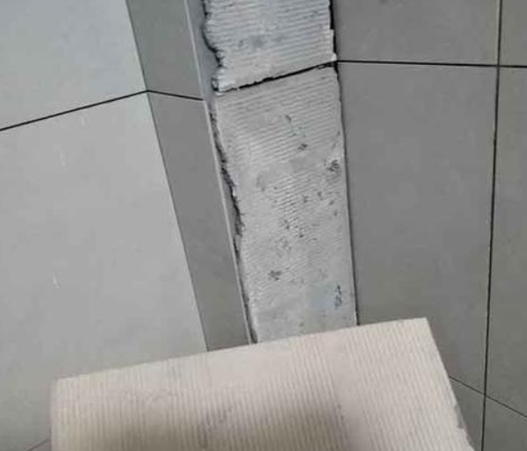 宝坻瓷砖空鼓维修公司分享下厨房瓷砖脱落的补救措施。